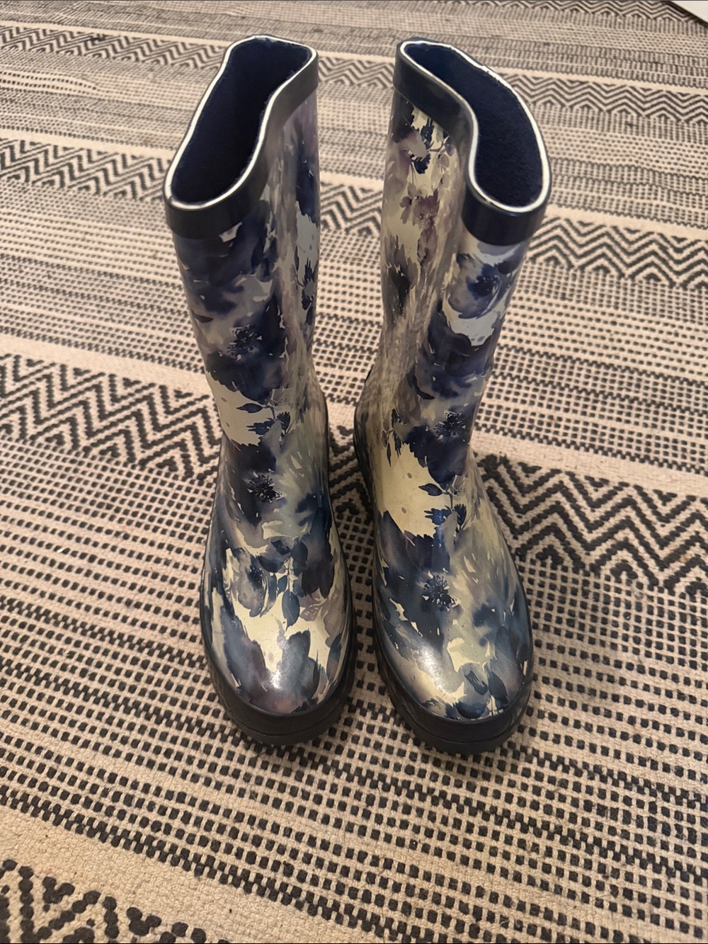 Magellan Outdoors Navy & Cream Floral Women's Rain Boots